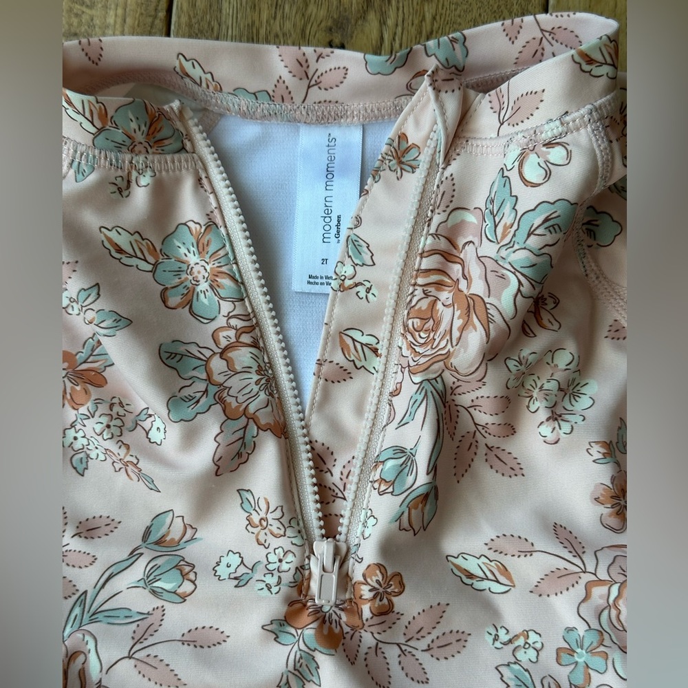 Modern Moments by Gerber Peplum Ruffle Rashguard Swimsuit size 2T - Picture 3 of 9